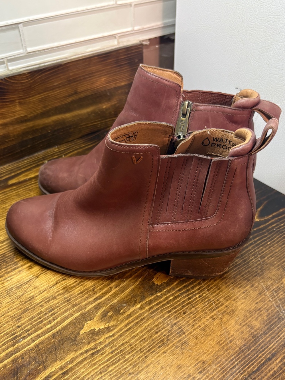 Vionic Brown Waterproof Ankle Boots Size 5